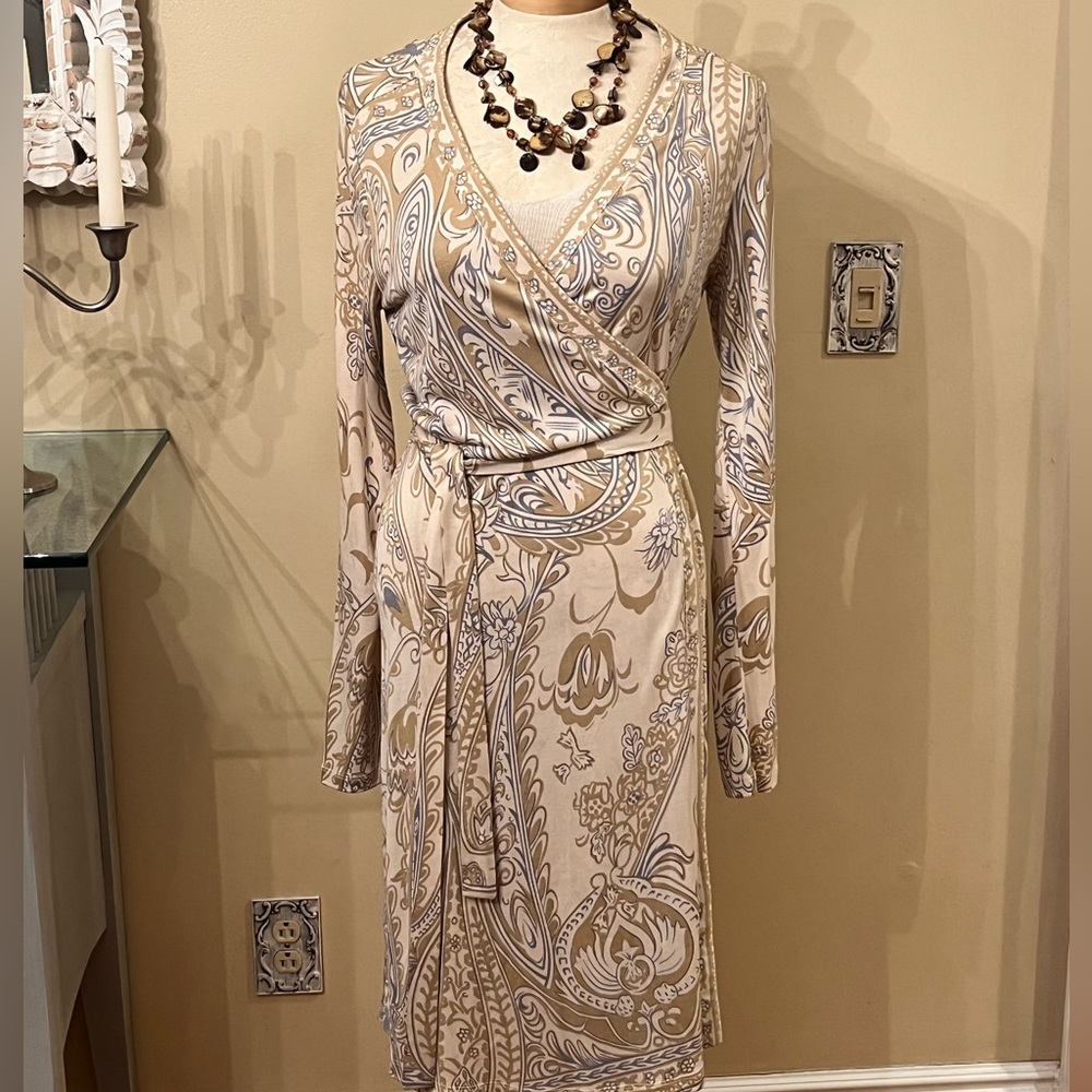Elli Tahari wrap long sleeve dress with tones of cream yellow and grey/blue. LG